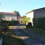 Les Du Vigneron Et Cd'h Panzió Saint-Seurin-de-Palenne