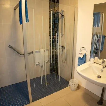 Les Du Vigneron Et Cd'h Bed & Breakfast 4*