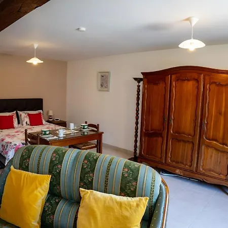 Les Du Vigneron Et Cd'h 4* Saint-Seurin-de-Palenne