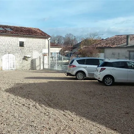 Les Du Vigneron Et Cd'h Bed & Breakfast Saint-Seurin-de-Palenne