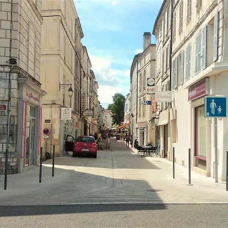 Les Du Vigneron Et Cd'h 4* Saint-Seurin-de-Palenne