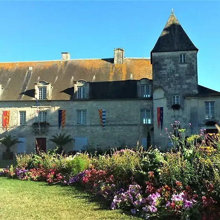 Les Du Vigneron Et Cd'h 4* Saint-Seurin-de-Palenne