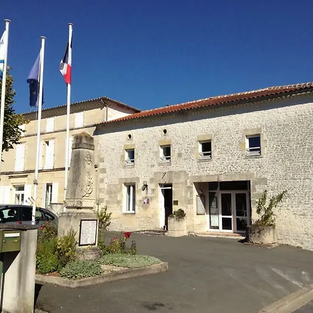 Les Du Vigneron Et Cd'h 4* Saint-Seurin-de-Palenne