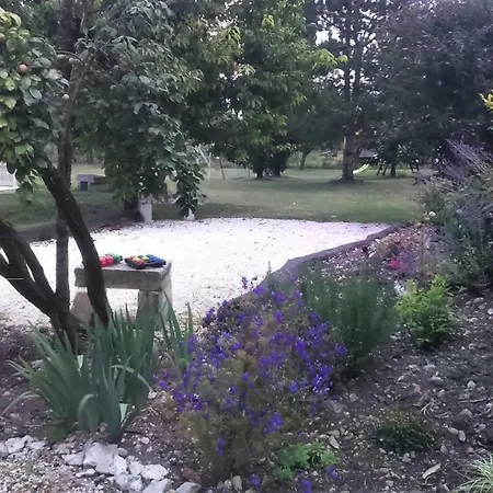 Les Du Vigneron Et Cd'h Bed & Breakfast Saint-Seurin-de-Palenne