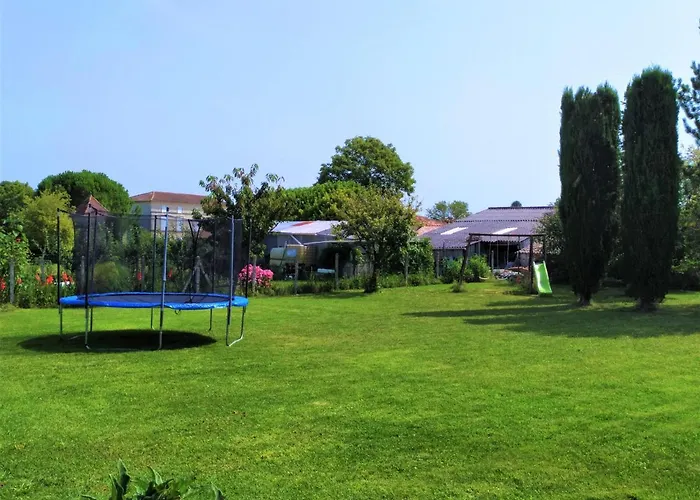 Les Du Vigneron Et Cd'h 4* Saint-Seurin-de-Palenne