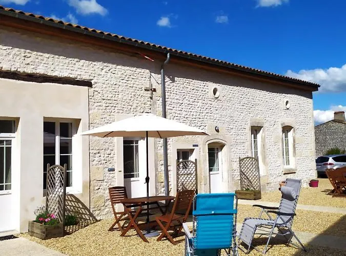 Les Du Vigneron Et Cd'h Bed and breakfast