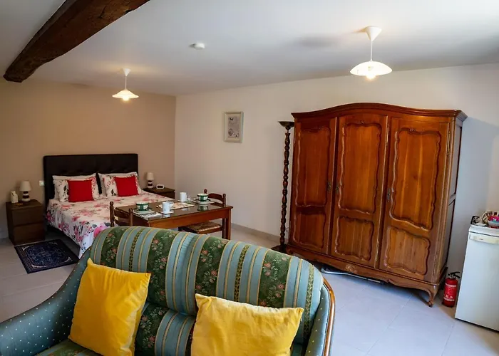 Les Du Vigneron Et Cd'h 4* Saint-Seurin-de-Palenne