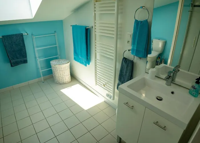 Les Du Vigneron Et Cd'h Bed and breakfast 4*