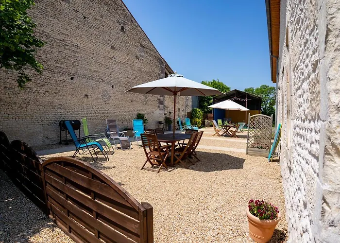 Les Du Vigneron Et Cd'h Bed and breakfast