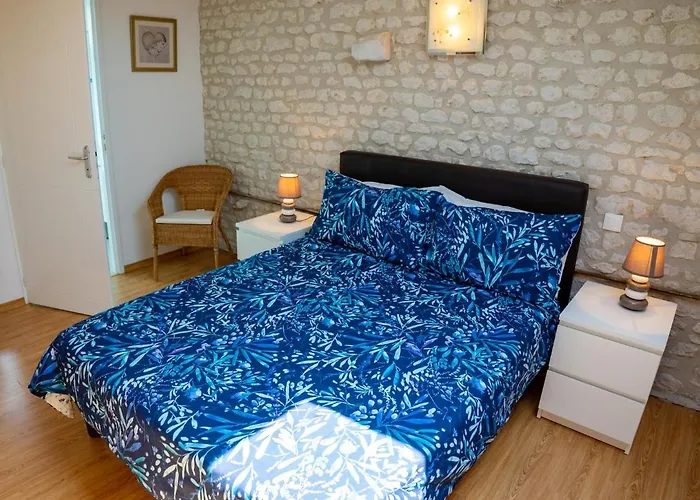 Les Du Vigneron Et Cd'h Bed and breakfast