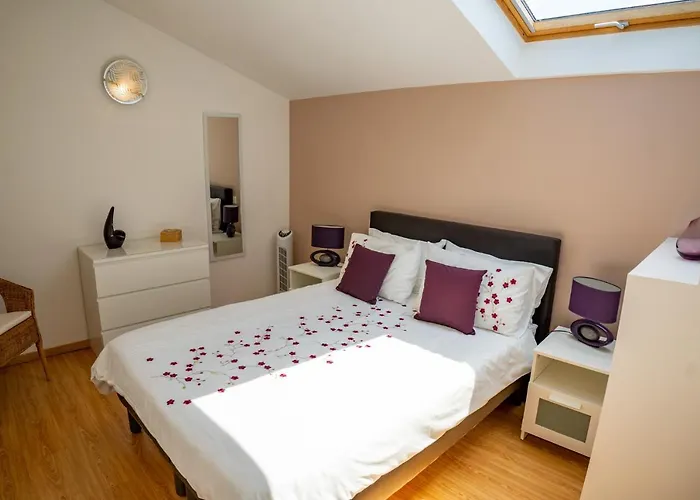 Les Du Vigneron Et Cd'h 4* Saint-Seurin-de-Palenne