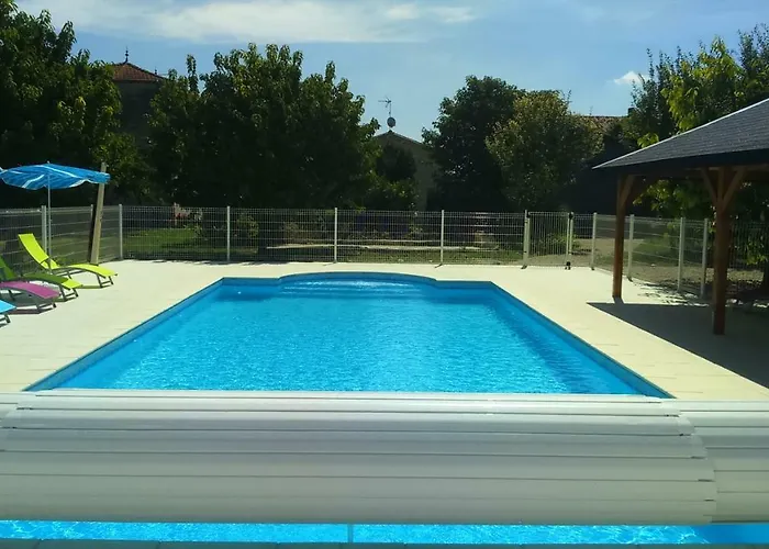 Les Du Vigneron Et Cd'h Bed and breakfast 4*