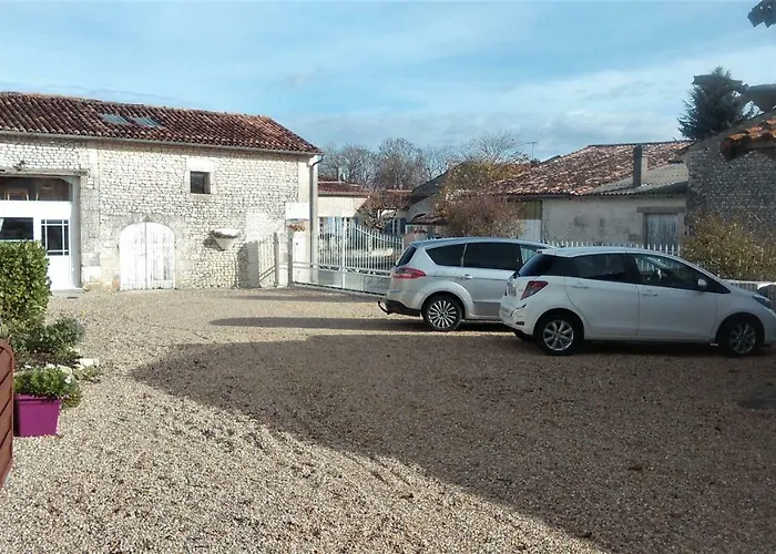 Les Du Vigneron Et Cd'h Bed and breakfast Saint-Seurin-de-Palenne