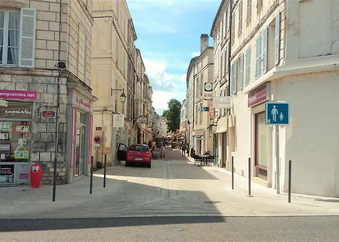 Les Du Vigneron Et Cd'h 4* Saint-Seurin-de-Palenne