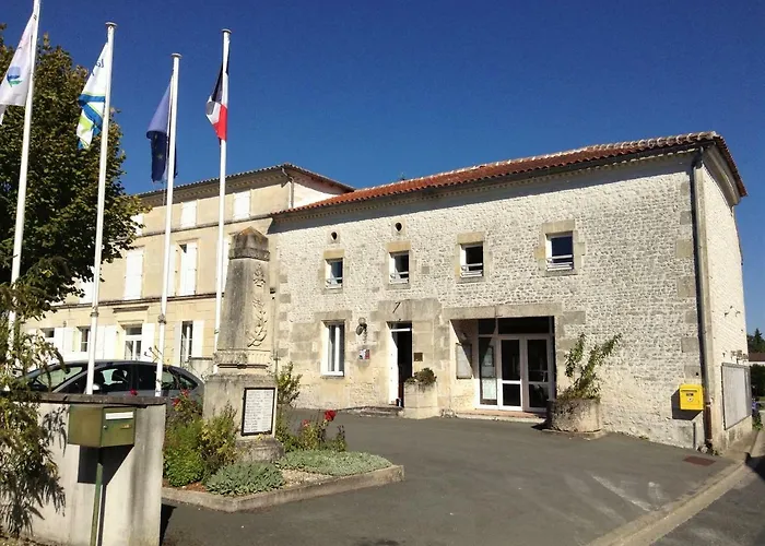 Les Du Vigneron Et Cd'h 4* Saint-Seurin-de-Palenne