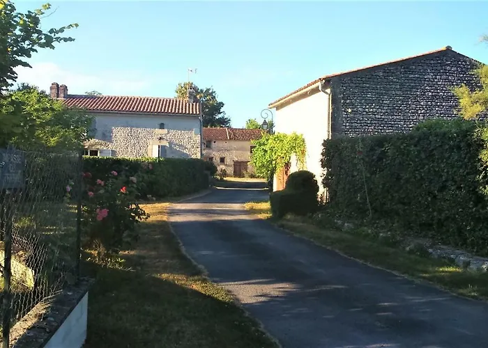 Les Du Vigneron Et Cd'h Bed and breakfast Saint-Seurin-de-Palenne