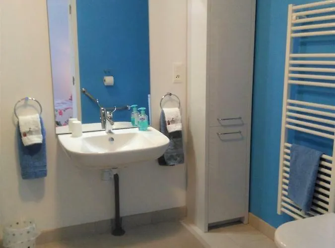 Les Du Vigneron Et Cd'h Bed and breakfast 4*